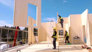 Jak zamontować okna w drewnianym budynku